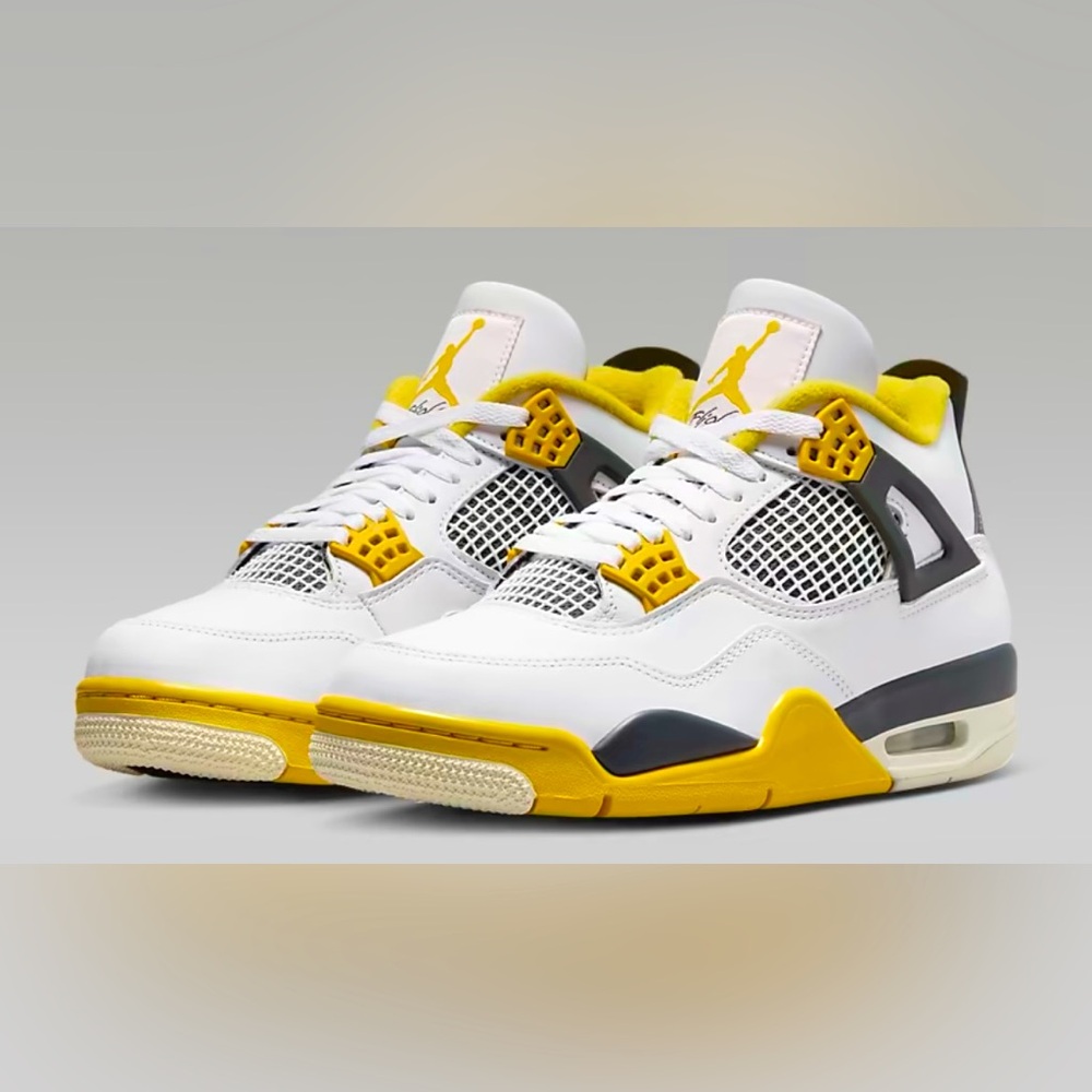 SOLD OUT! NEW! In box Jordan 4’s sz.W/7.5,M/6
